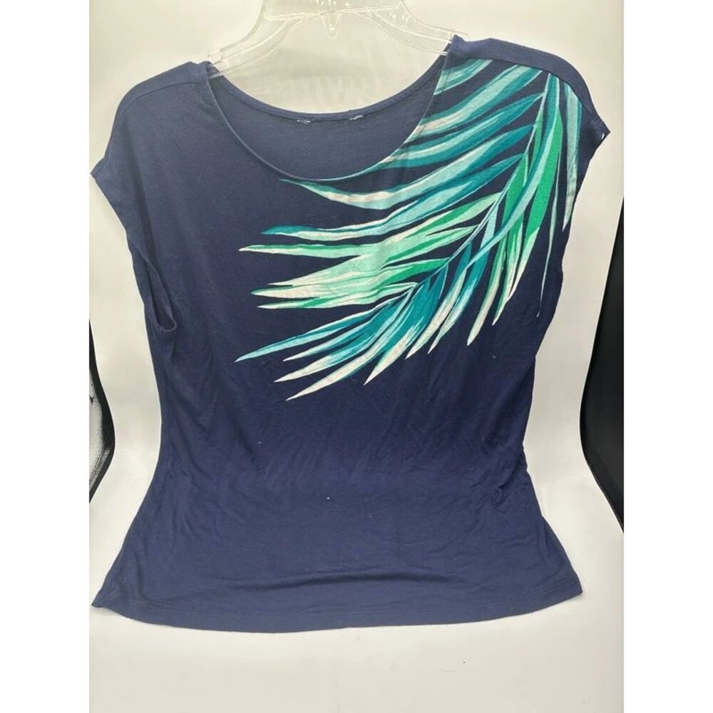 Flattering, tropical inspired ladies, top size medium